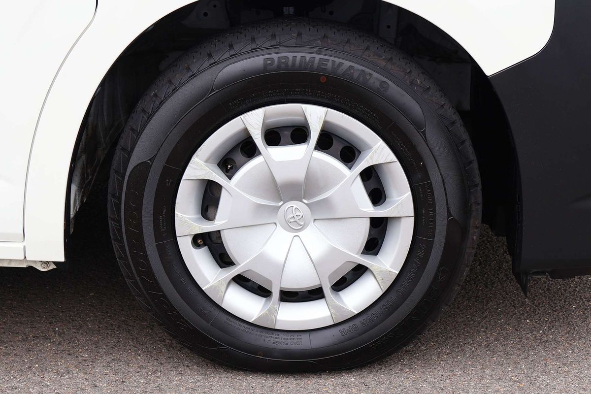 2022 Toyota Hiace GDH300R LWB image 3