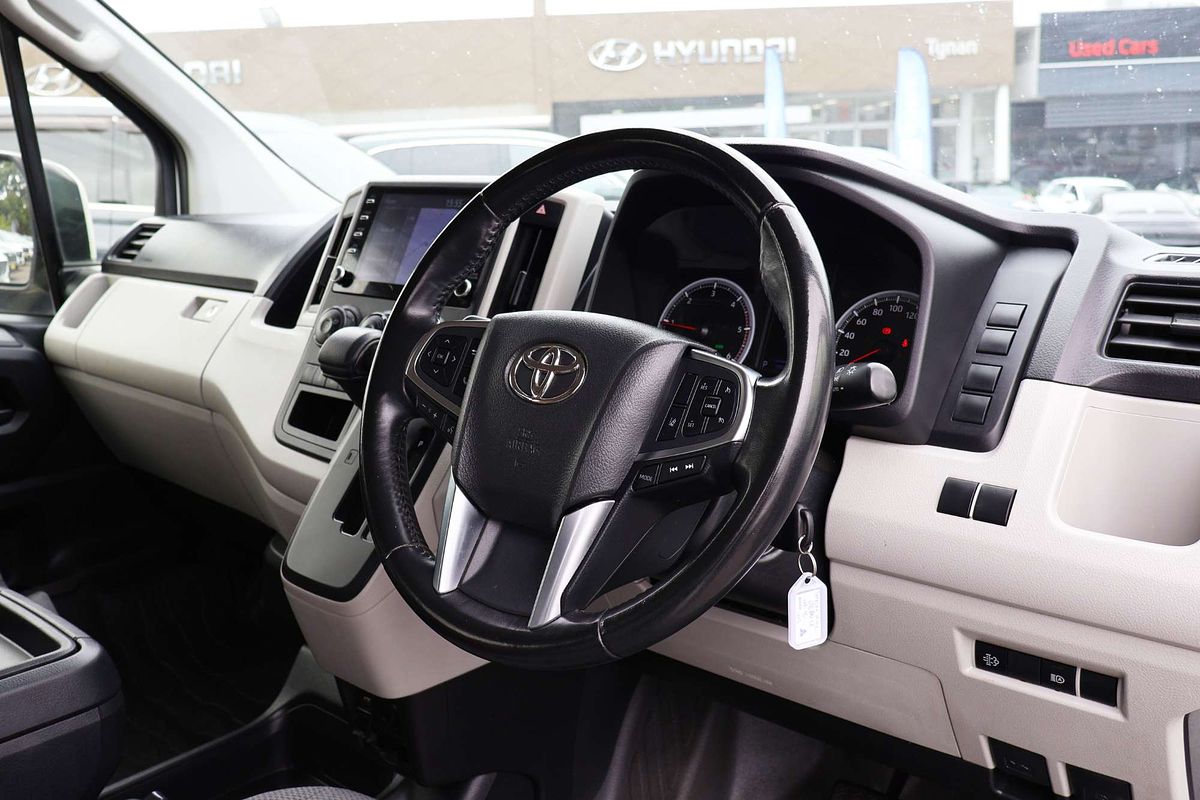 2022 Toyota Hiace GDH300R LWB image 4