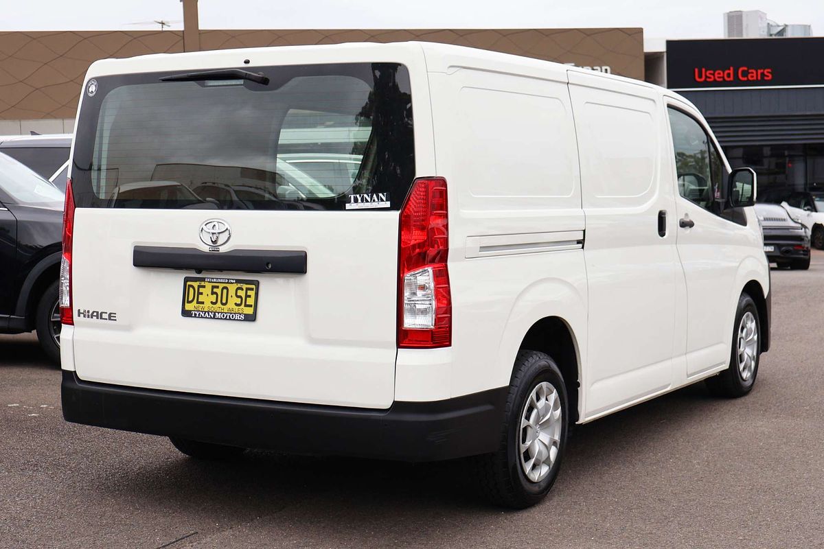 2022 Toyota Hiace GDH300R LWB image 15