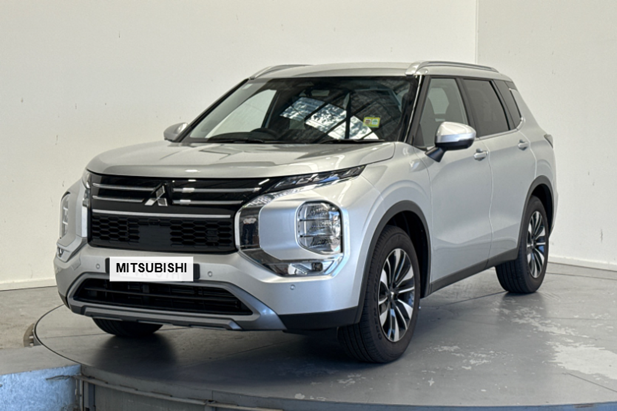 2025 Mitsubishi Outlander LS ZM