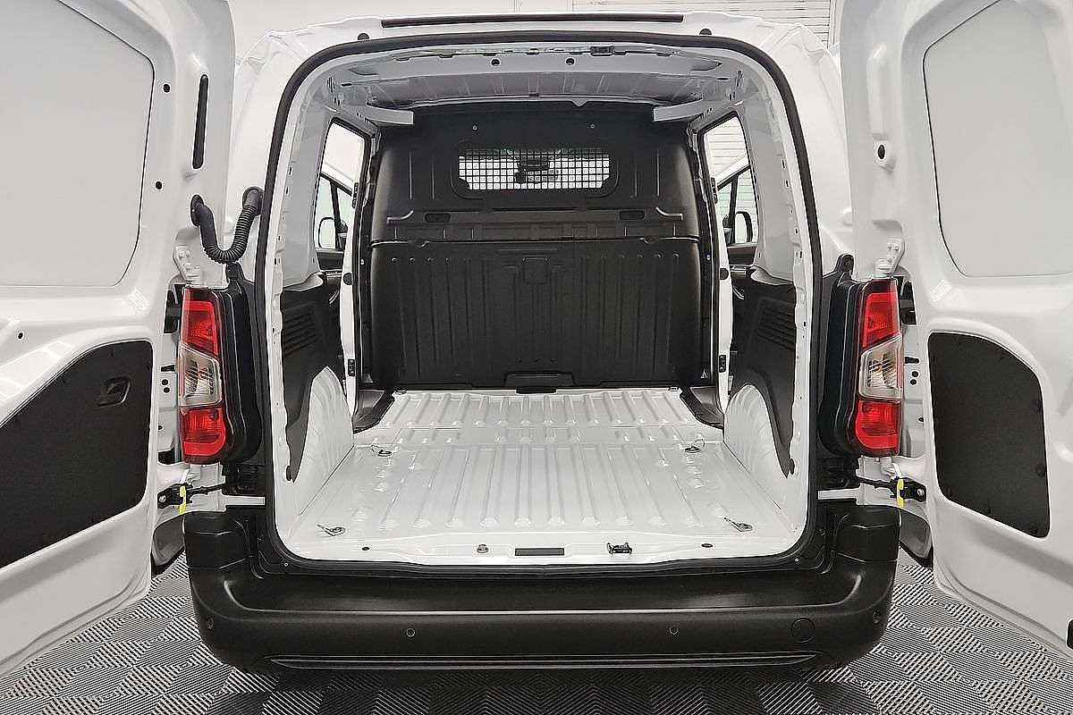 2026 Peugeot Partner Pro K9 SWB Low Roof image 17