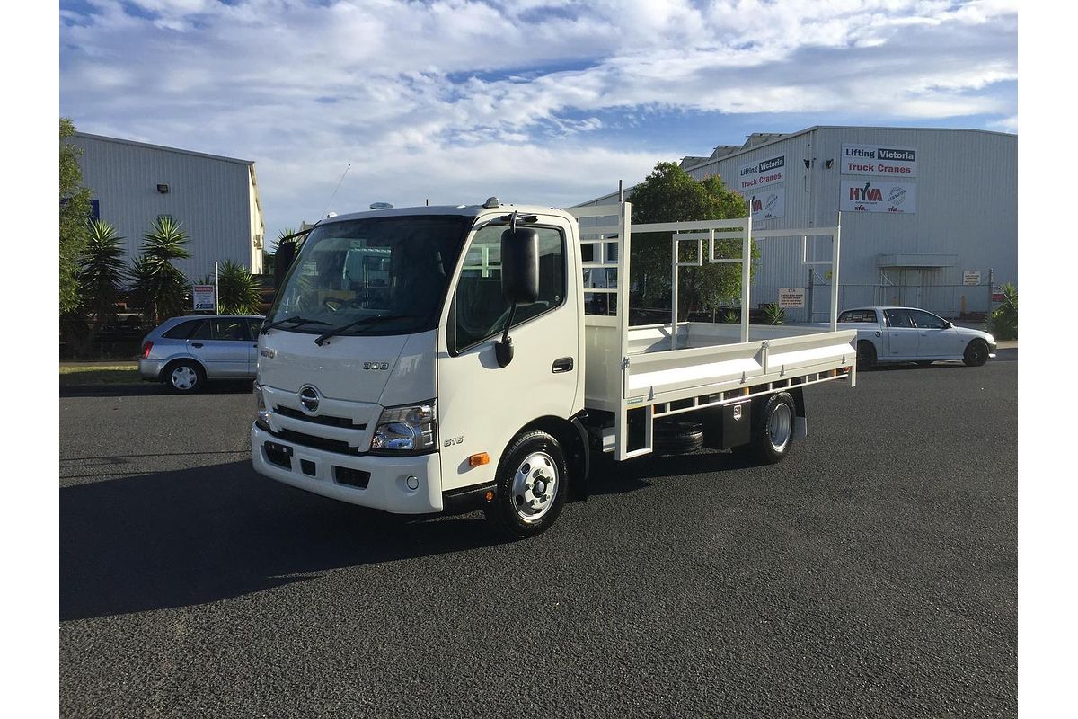 2025 Hino 616 - 300 Series