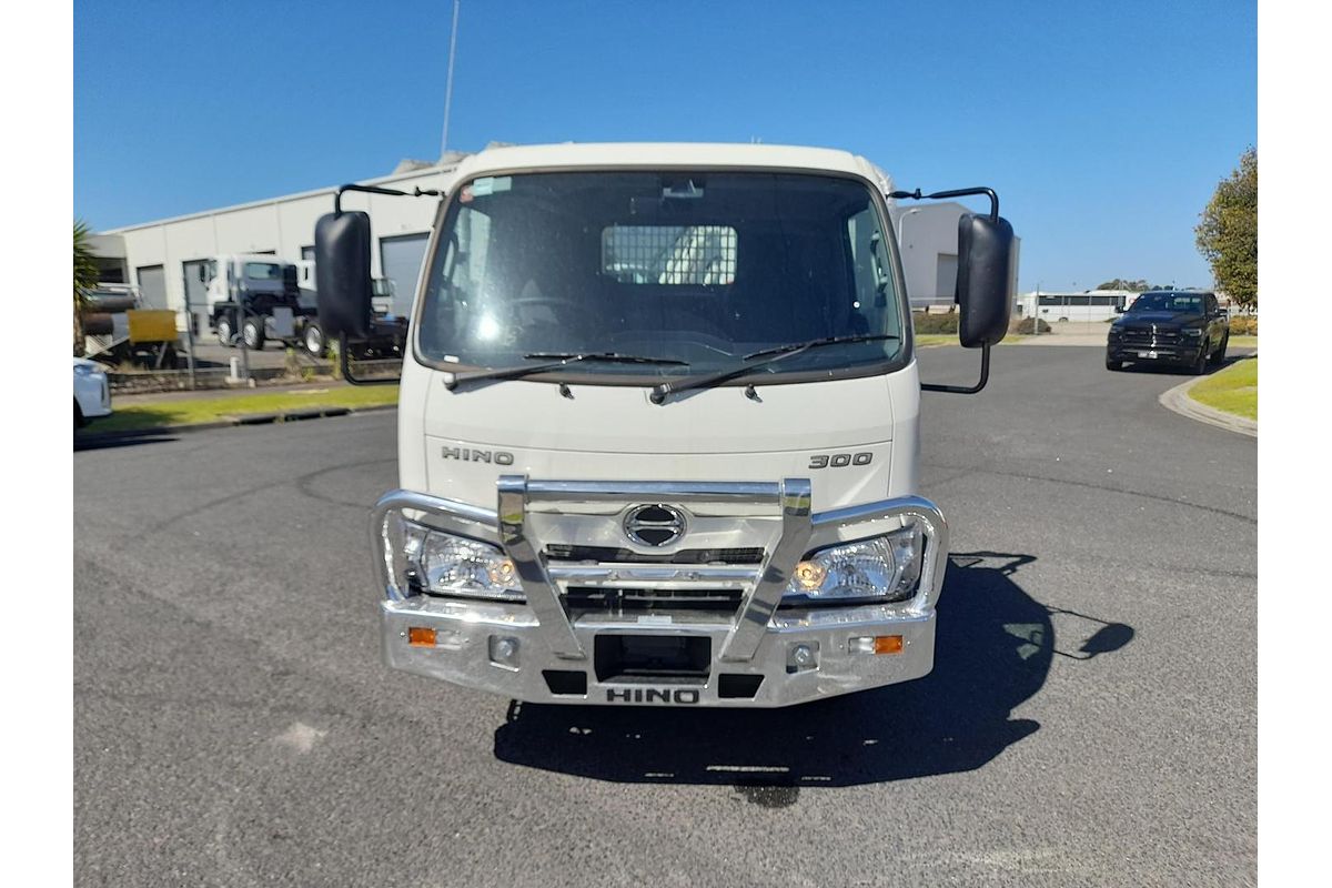 2025 Hino 616 - 300 Series