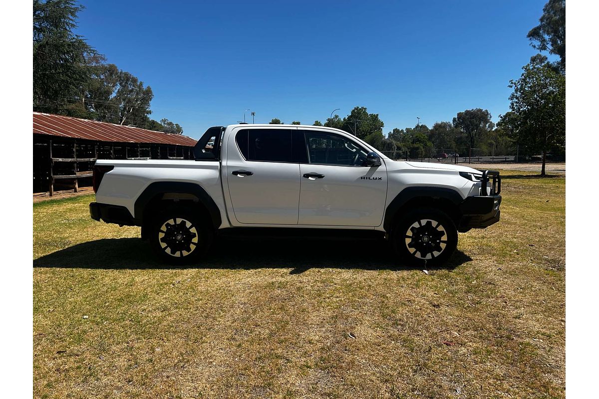 2025 Toyota Hilux SR5 48V GUN227R 4X4