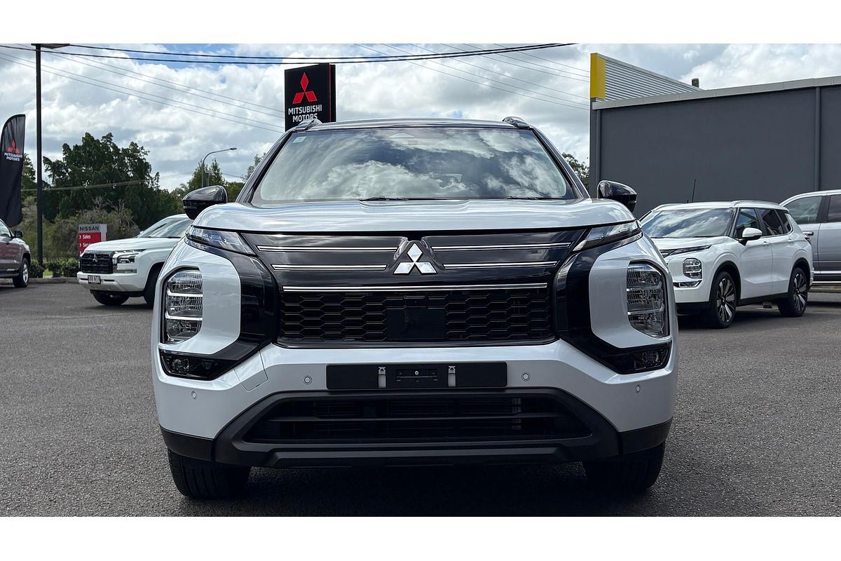 2025 Mitsubishi Outlander LS ZM