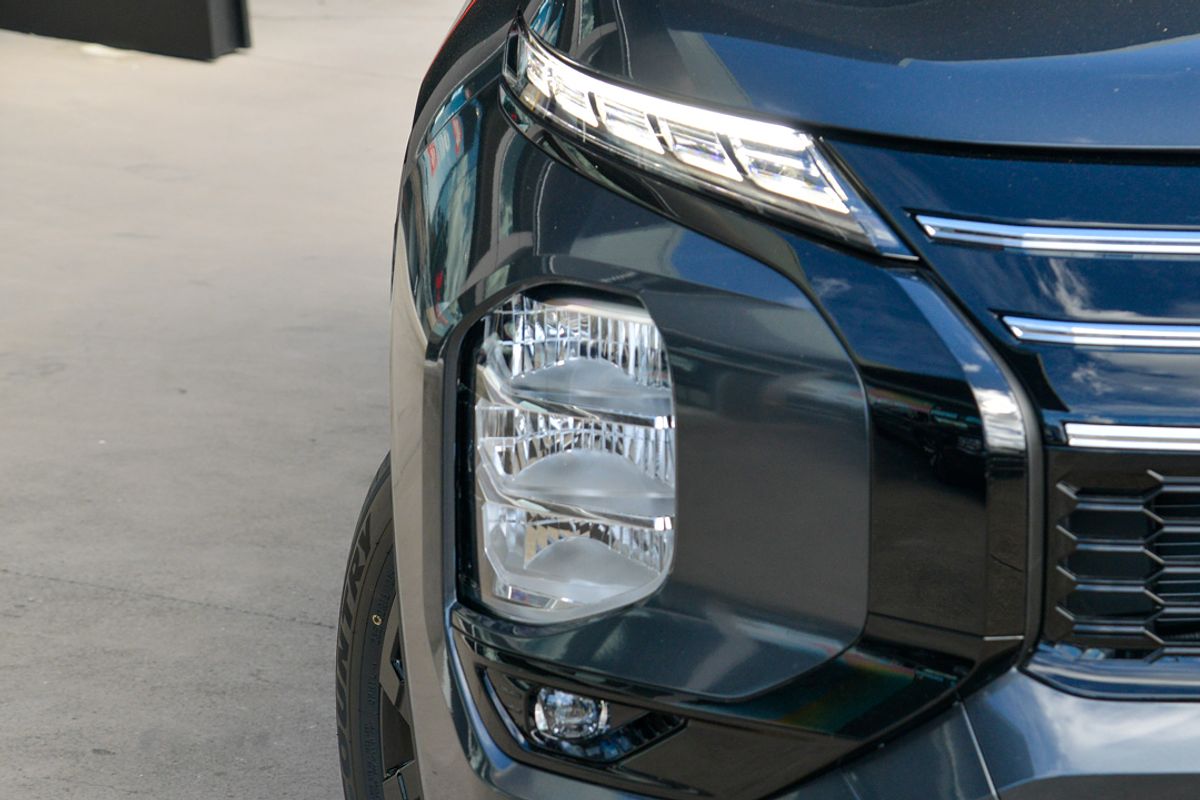 2025 Mitsubishi Outlander LS ZM
