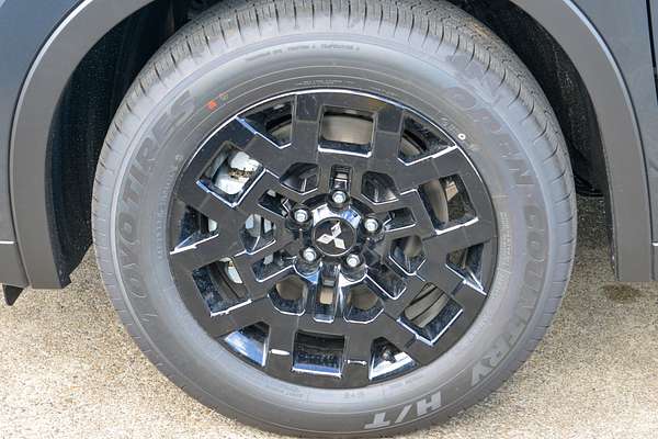 2025 Mitsubishi Outlander LS ZM thumb-3