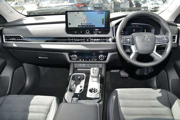 2025 Mitsubishi Outlander LS ZM thumb-16