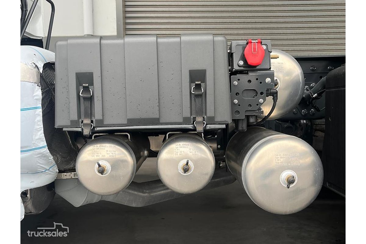 2024 IVECO S-Way AT600 image 26