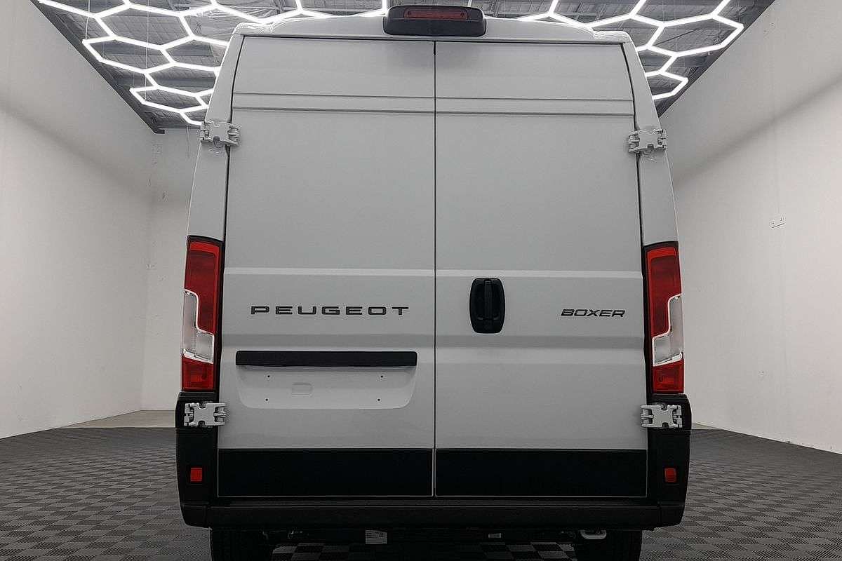 2026 Peugeot Boxer Pro X250 LWB Mid Roof image 9