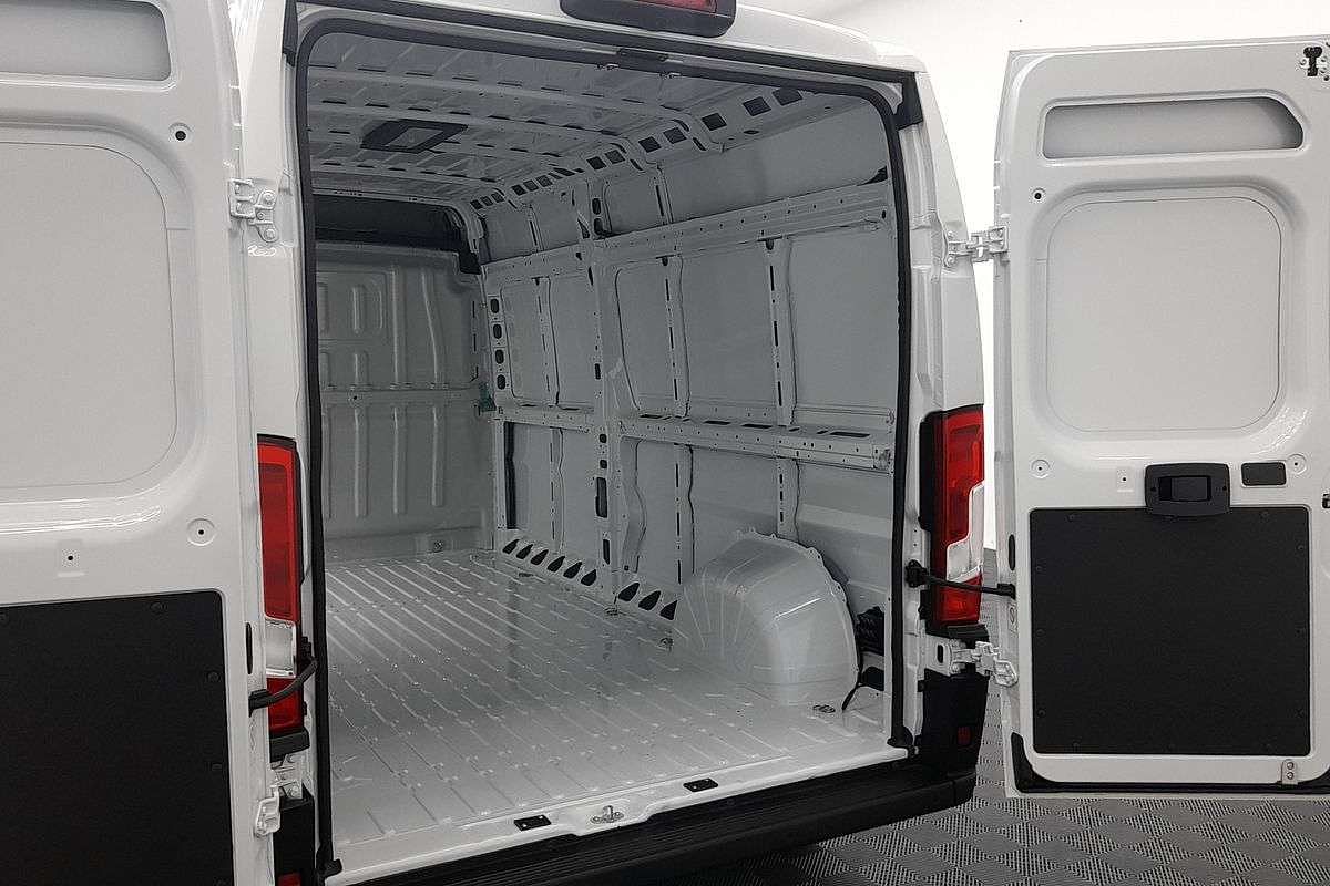 2026 Peugeot Boxer Pro X250 LWB Mid Roof image 23