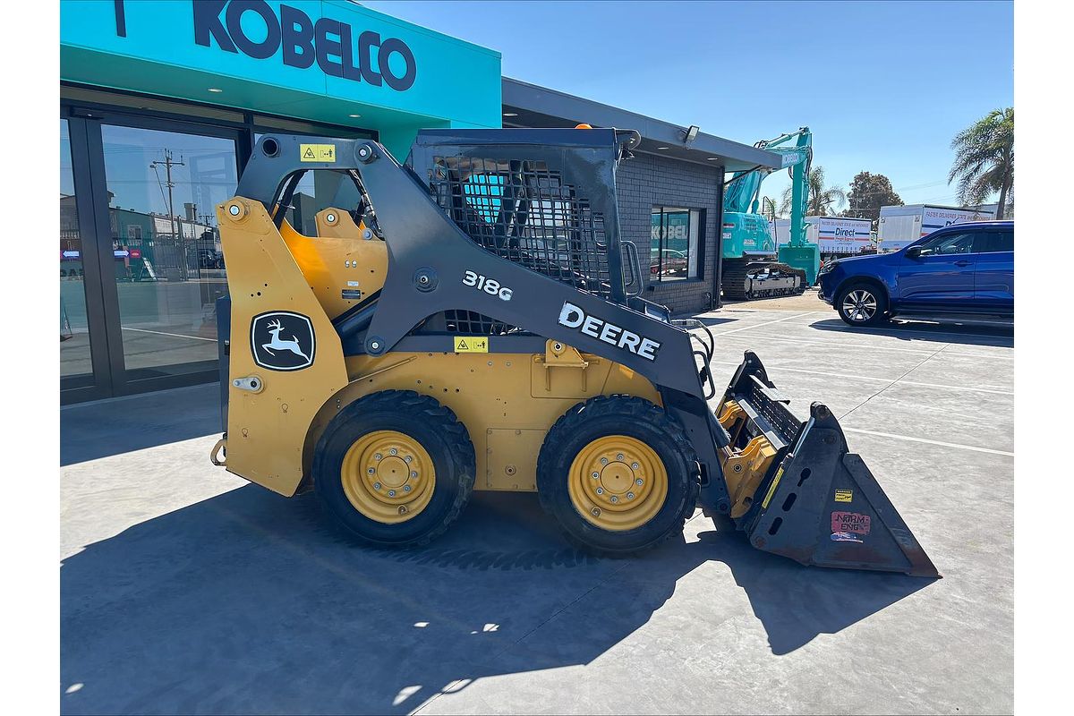 2021 John Deere 318G