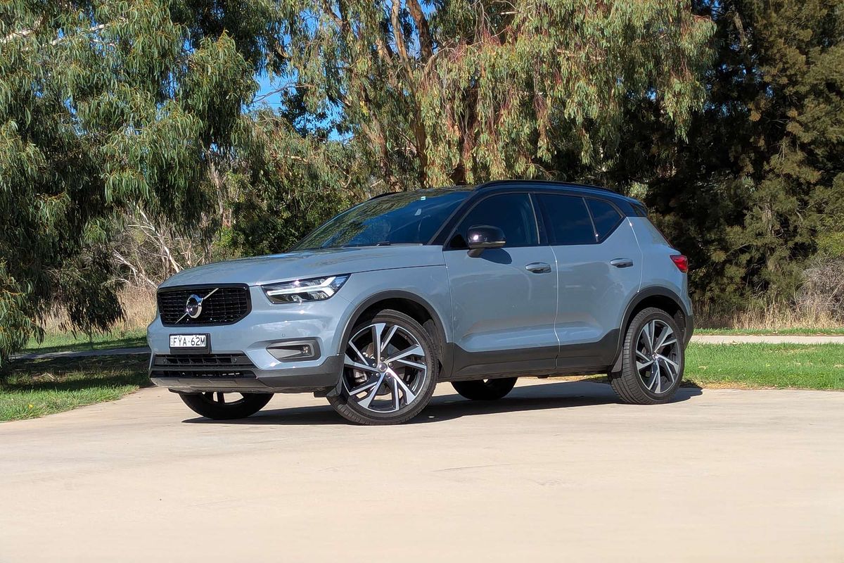 2022 Volvo XC40 T5 R-Design