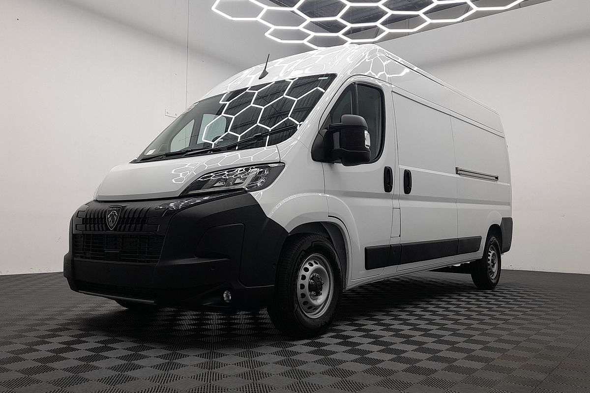 2026 Peugeot Boxer Pro X250 LWB Mid Roof image 4