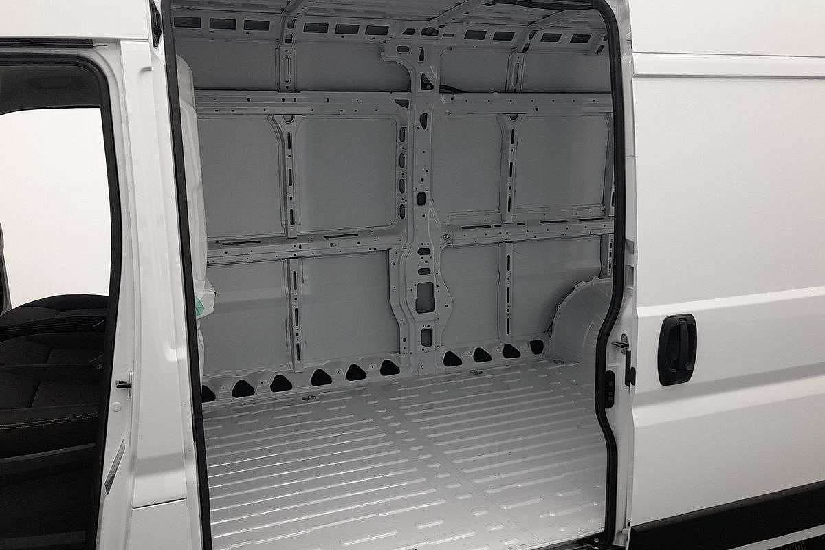 2026 Peugeot Boxer Pro X250 LWB Mid Roof image 19