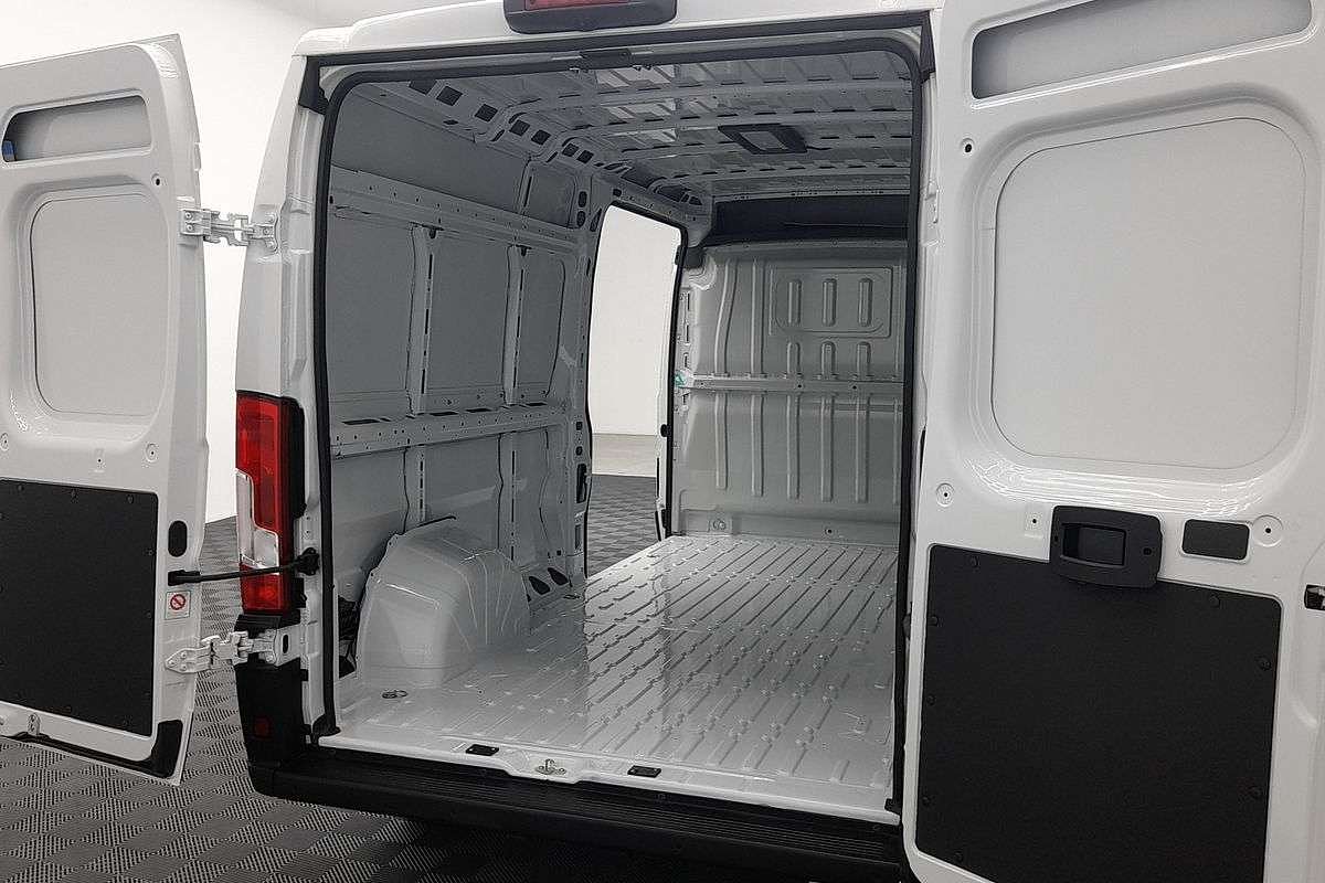2026 Peugeot Boxer Pro X250 LWB Mid Roof image 20