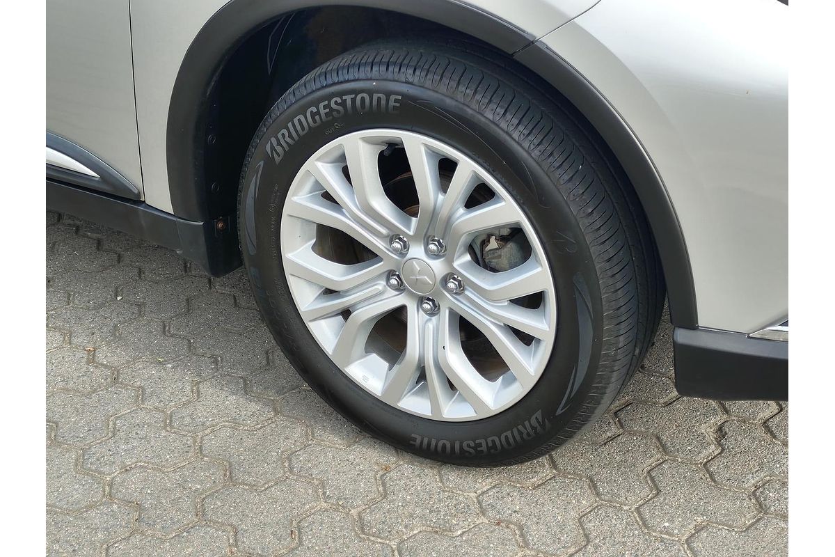 2019 Mitsubishi Outlander ES ADAS ZL
