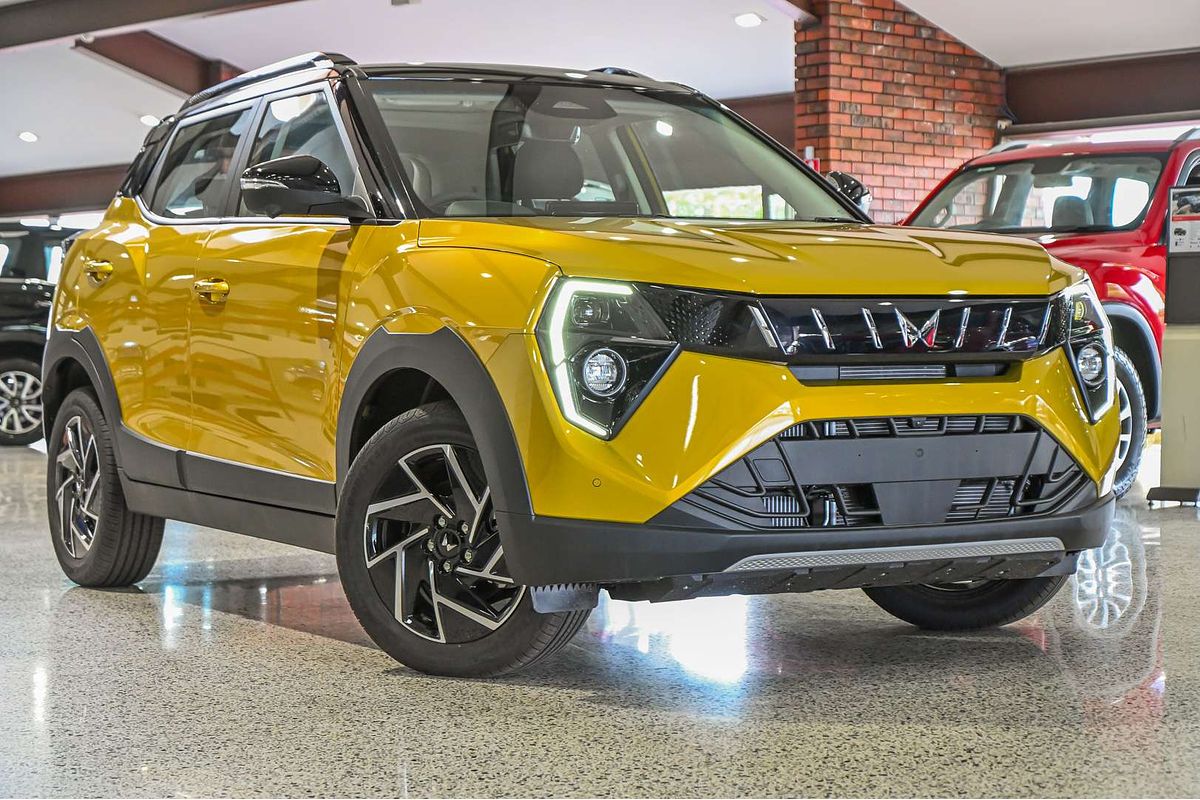 2025 Mahindra XUV3XO AX7L