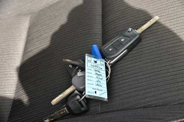 2025 Toyota Hilux SR GUN126R 4X4 thumb-23
