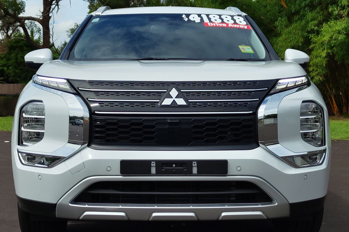 2024 Mitsubishi Outlander LS ZM