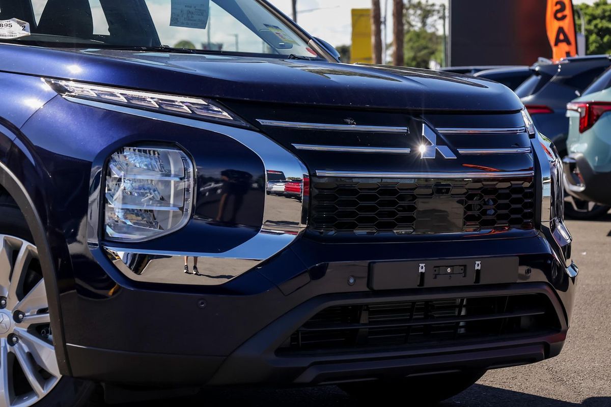 2025 Mitsubishi Outlander ES ZM
