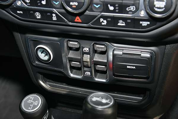 2021 Jeep Wrangler Unlimited Overland JL thumb-13