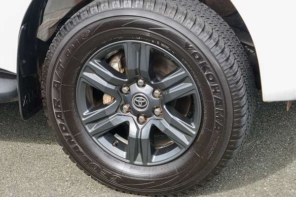 2025 Toyota Hilux SR GUN126R 4X4 thumb-4