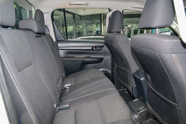 2025 Toyota Hilux SR GUN126R 4X4 thumb-8