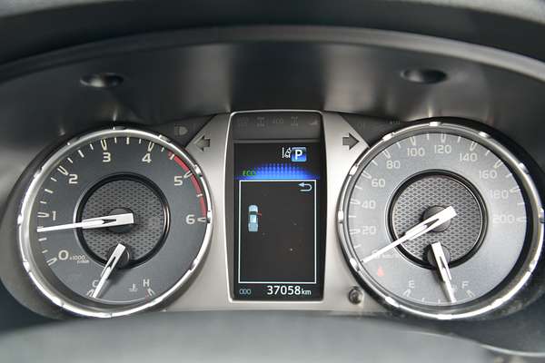 2025 Toyota Hilux SR GUN126R 4X4 thumb-10