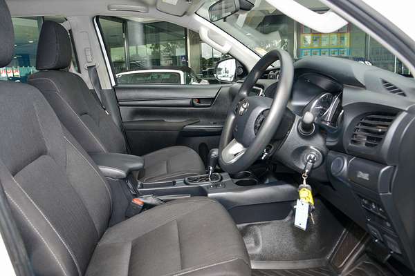 2025 Toyota Hilux SR GUN126R 4X4 thumb-9