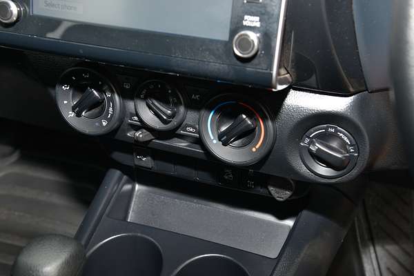 2025 Toyota Hilux SR GUN126R 4X4 thumb-12