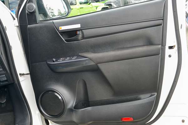 2025 Toyota Hilux SR GUN126R 4X4 thumb-15