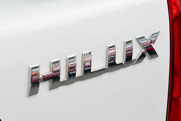 2025 Toyota Hilux SR GUN126R 4X4 thumb-19
