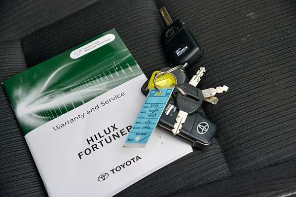 2025 Toyota Hilux SR GUN126R 4X4 thumb-21