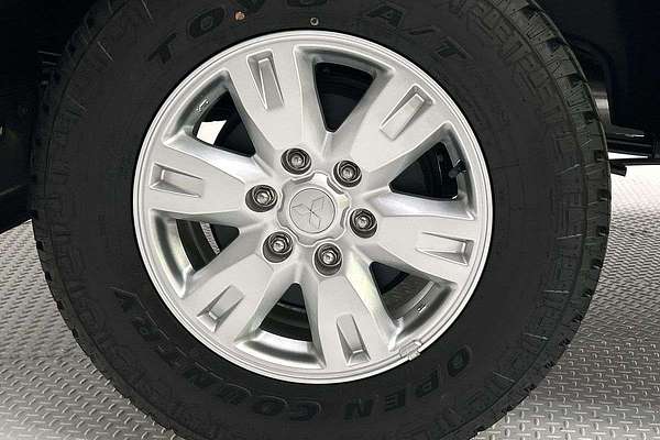 2025 Mitsubishi Triton GLX+ MV 4X4 thumb-9