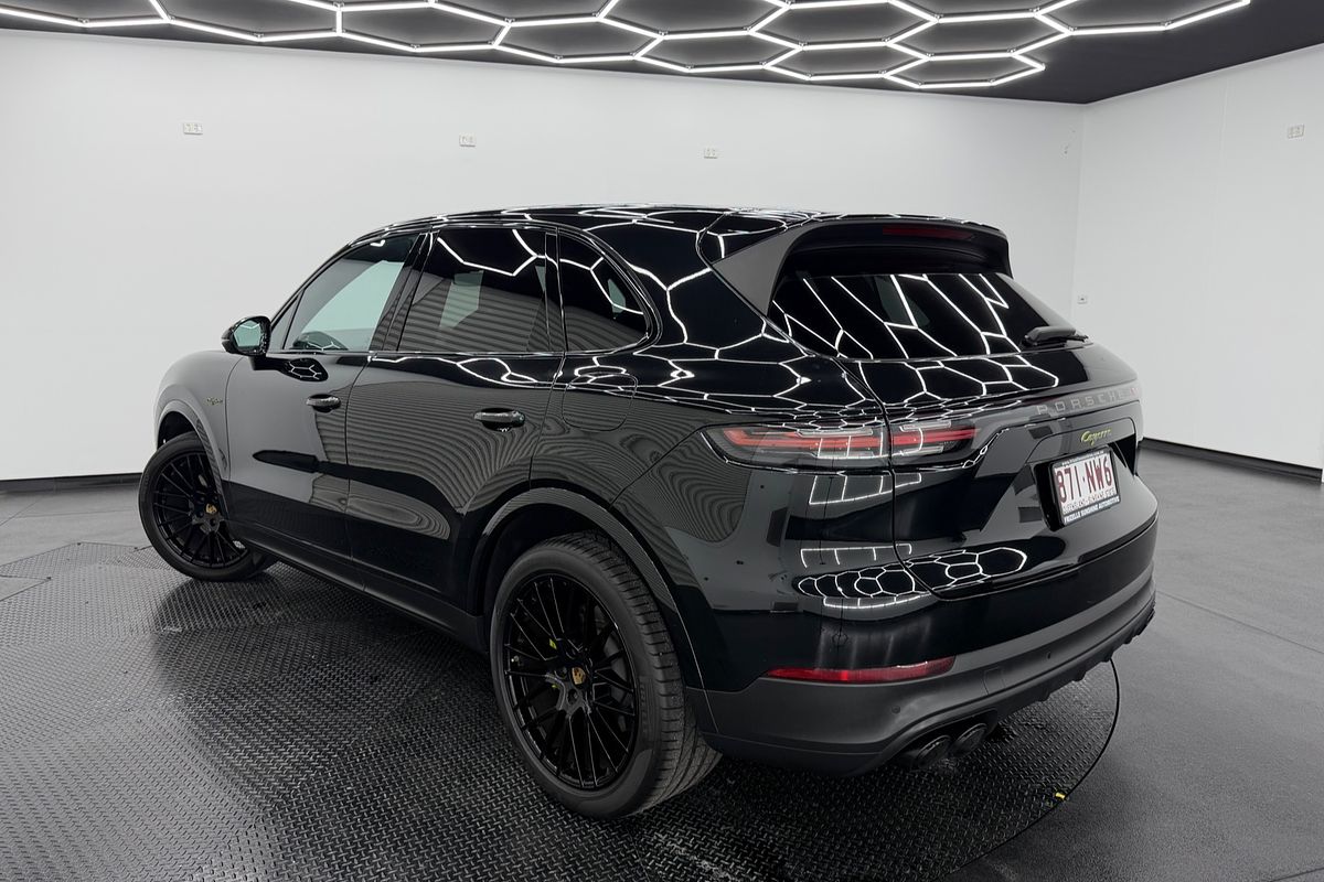 2022 Porsche Cayenne E-Hybrid Platinum Edition 9YA