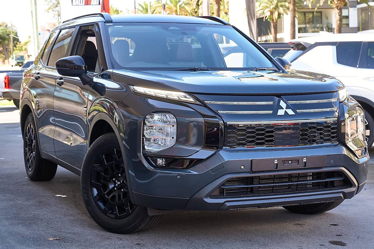 2025 Mitsubishi Outlander LS ZM