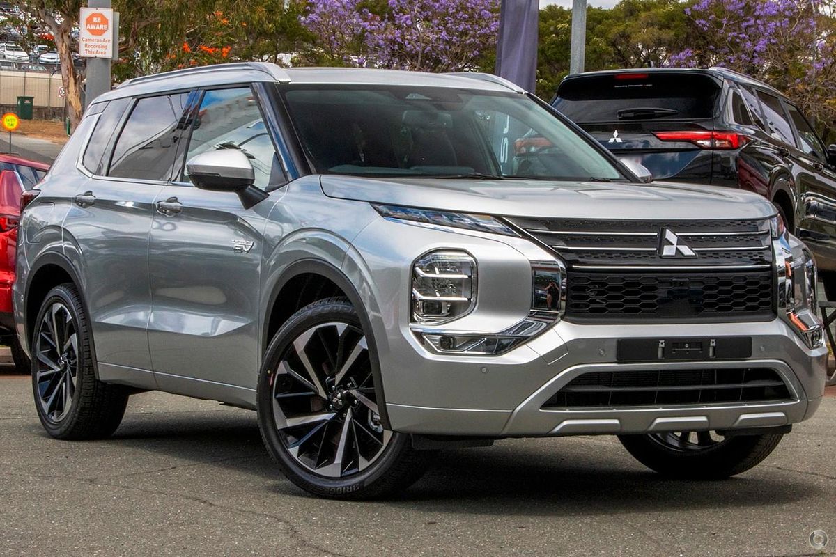 2025 Mitsubishi Outlander PHEV Exceed ZM