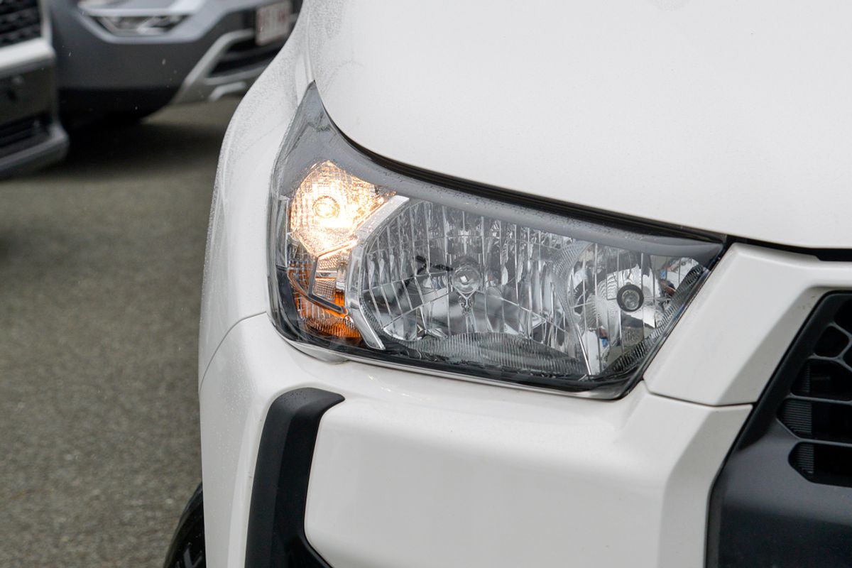 2025 Toyota Hilux SR GUN126R 4X4