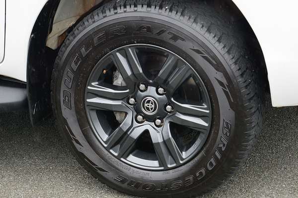 2025 Toyota Hilux SR GUN126R 4X4 thumb-3