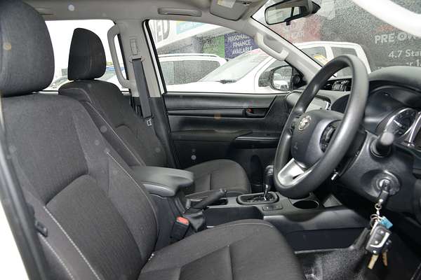 2025 Toyota Hilux SR GUN126R 4X4 thumb-9