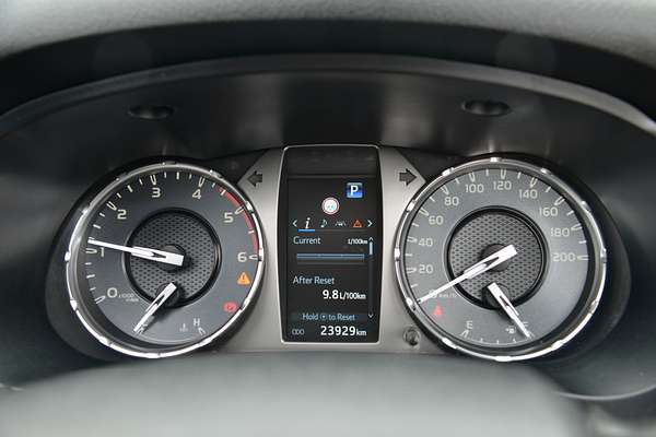 2025 Toyota Hilux SR GUN126R 4X4 thumb-10