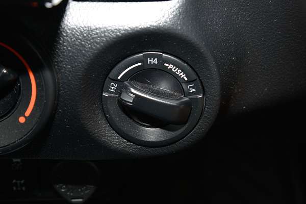 2025 Toyota Hilux SR GUN126R 4X4 thumb-13