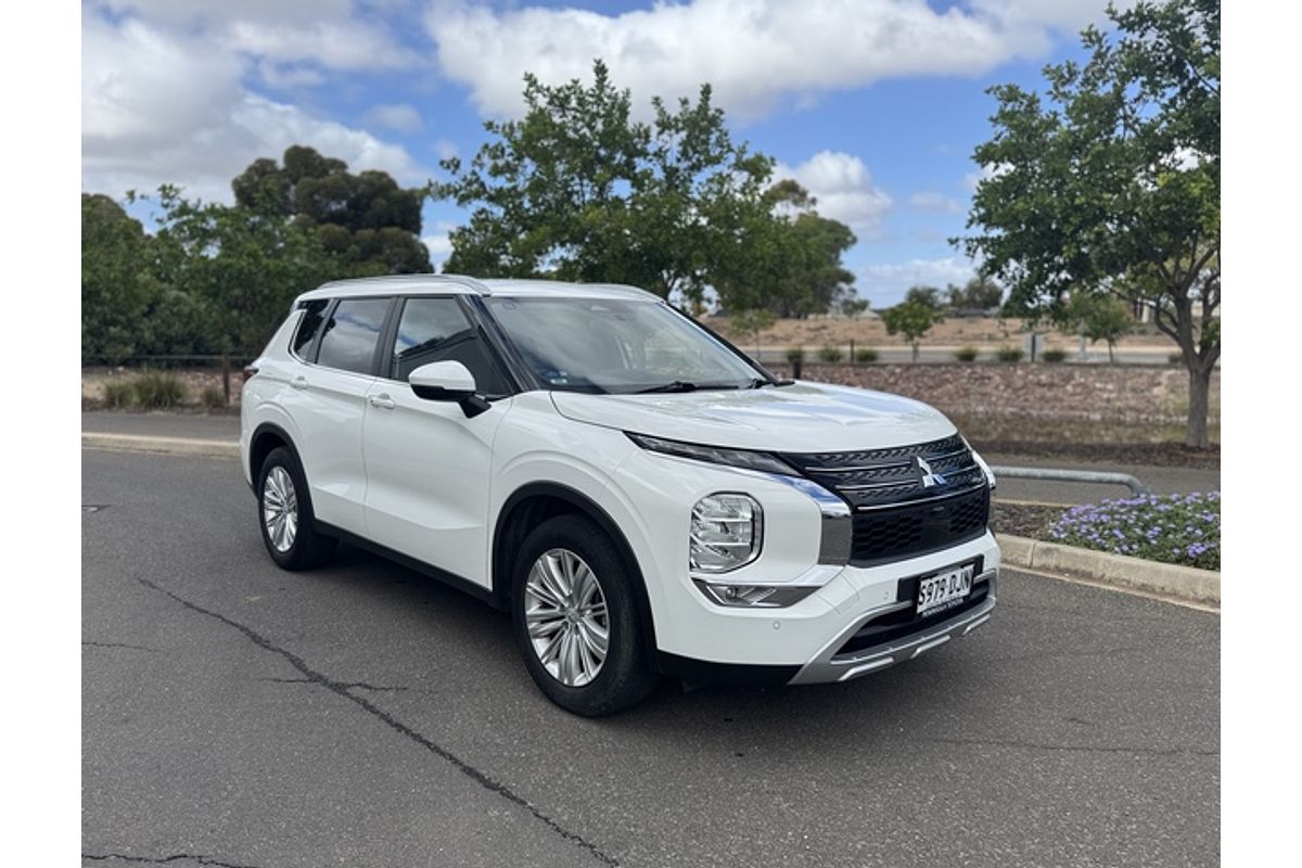 2024 Mitsubishi Outlander LS ZM