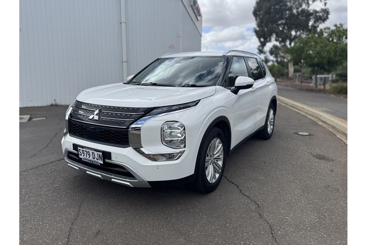 2024 Mitsubishi Outlander LS ZM