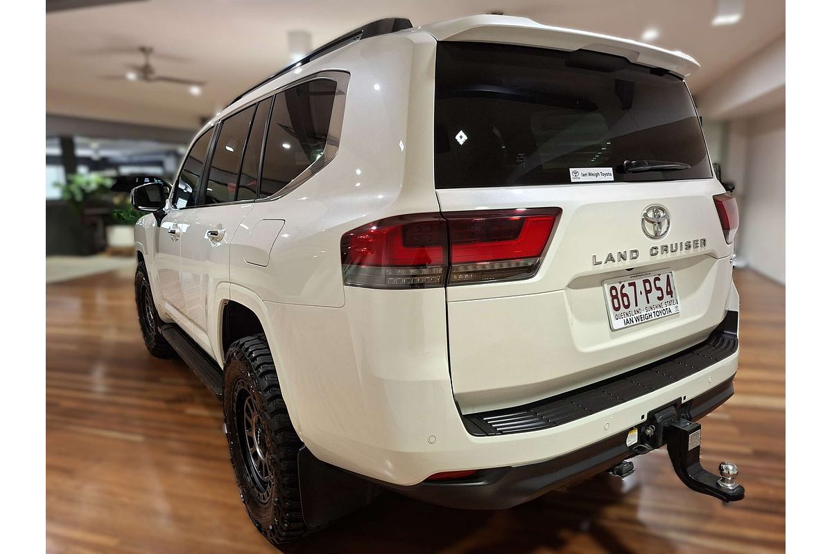 2023 Toyota Landcruiser Sahara FJA300R