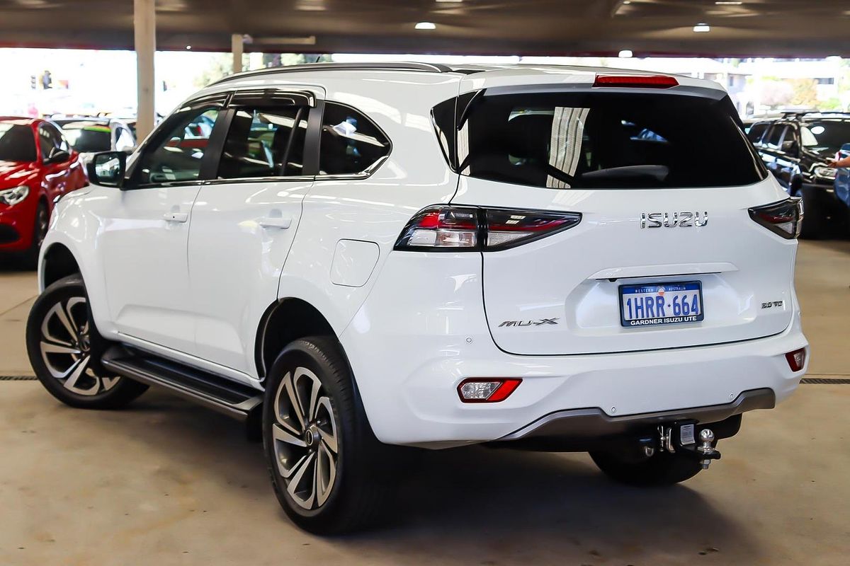 2022 Isuzu MU-X LS-T