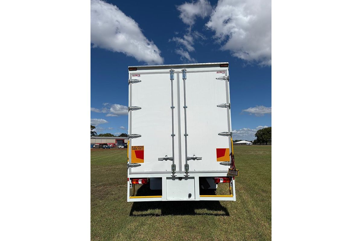 2026 Mercedes-Benz Atego 1427 image 3