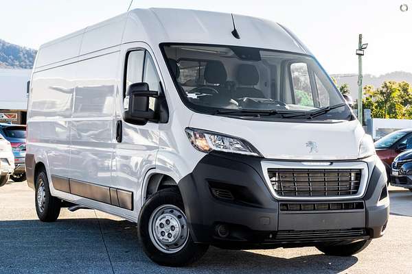 2023 Peugeot Boxer Pro X250 LWB Mid Roof