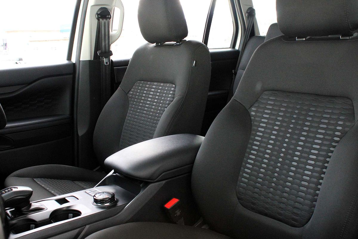 2025 Ford Everest Ambiente 2.0L
